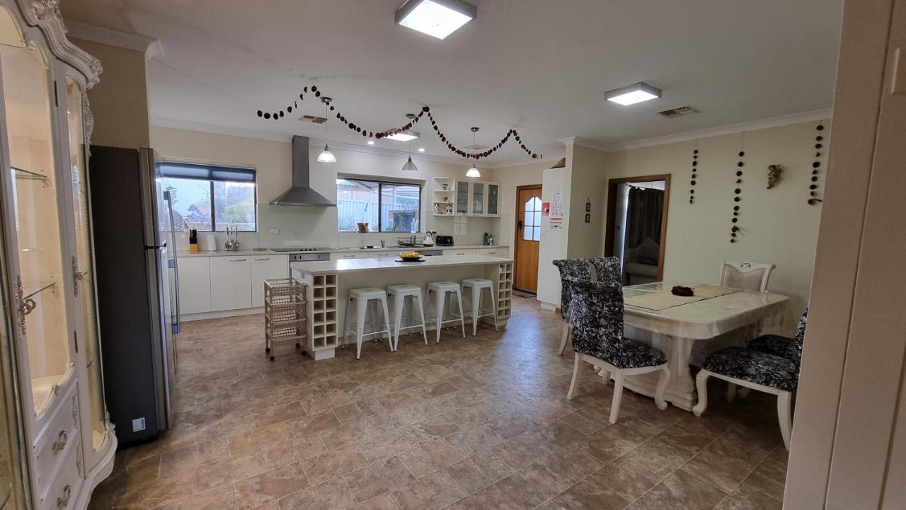 Spacious Holiday Home - Waikerie Εξωτερικό φωτογραφία